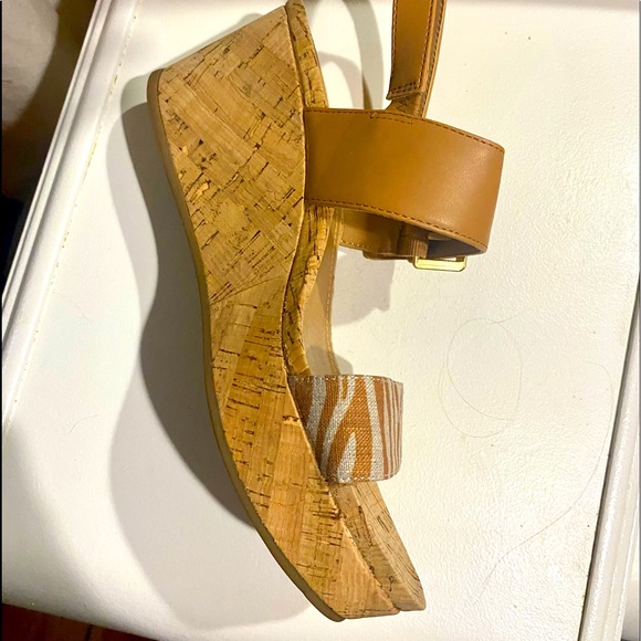 NWOT Women’s platform sandals - Picture 5 of 7